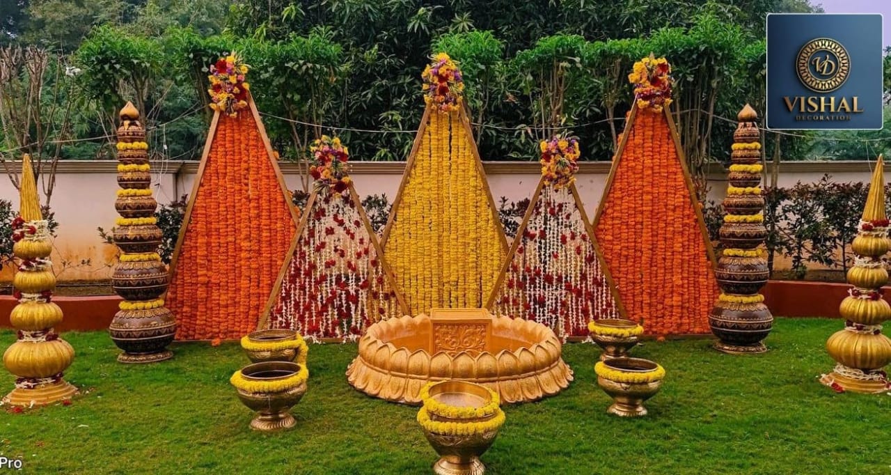 Balloon backdrop with warm lights
